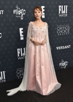 المغنية والممثلة الأمريكية أريانا غراندي لدى حضورها حفل توزيع جوائز اختيار النقاد السنوي الـ31 في باركر هانغار، كاليفورنيا. ا ف ب 