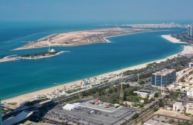 بلدية مدينة أبوظبي تنفذ حملة تنظيف لعدد من الجزر حفاظاً على البيئة البحرية