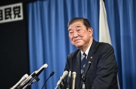 الحكومة اليابانية تقر بتعديل صورة رسمية للوزراء