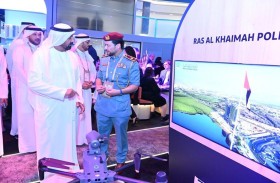 شرطة رأس الخيمة تستعرض استراتيجية الشرطة السياحية في سوق السفر العربي