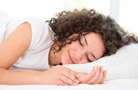 كيف تحافظين على تجعيد شعرك أثناء النوم؟