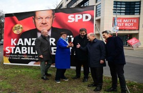 شولتس يهاجم منافسه الأوفر حظا خلال أول مناظرة