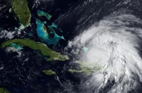 العاصفة رافائيل تزداد قوة وتتجه نحو جامايكا وكوبا 