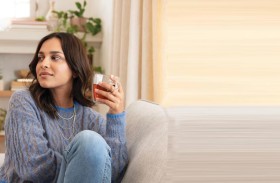 شاي بلسم الليمون.. يقلل من التوتر والقلق «على الفور»