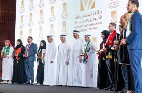 ذياب بن محمد بن زايد يكرم الفائزين في الدورة الـ 4 من «جائزة محمد بن زايد لأفضل معلم»
