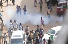 الأمن السوداني يمنع المحتجين من الوصول للقصر الرئاسي