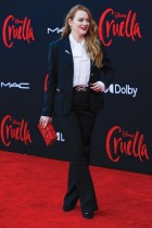 عضو فريق التمثيل إيما ستون خلال حضورها العرض الأول لفيلم Cruella في لوس أنجلوس، كاليفورنيا. (رويترز)