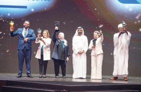 محمد بن راشد يوجّه بمنح الإقامة الذهبية في الإمارات لروّاد العمل الإنساني والعاملين فيه 