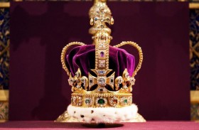 تعديل تاج تاريخي  ليناسب قياس الملك تشارلز