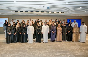 أحمد بن محمد يلتقي أول 100 خريج من برنامج تدريب الاتصال الحكومي بدبي (DXB500) 