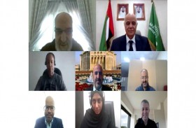 جامعة الشارقة تكرم القائمين على ملف فوز الجامعة بالمرتبة الأولى