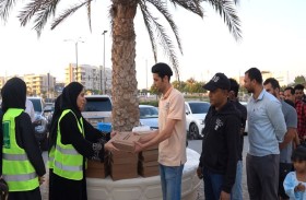 مِن خير روادنا توزع 4074 وجبة إفطار صائم في الشارقة