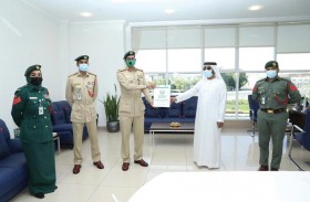 شرطة دبي تحتفي بموظف من فئة المكفوفين  في اليوم العالمي لأصحاب العصا البيضاء