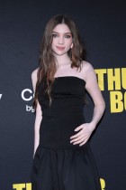 الممثلة الأمريكية أليكسا سوينتون لدى حضورها العرض الأول لفيلم Thunderbolts  في هوليوود، كاليفورنيا. (ا ف ب)