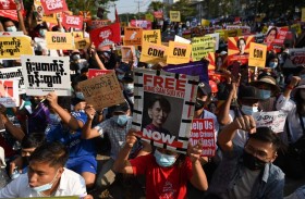 قمع الجيش يتواصل في بورما وتوجيه تهمة جديدة لسو تشي 