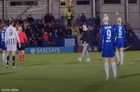 اقتحم مباراة نسائية فلقي عقابا فوريا غير متوقع