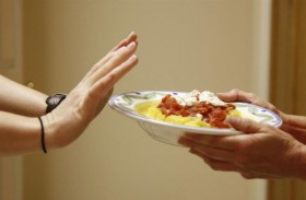هل ينتقل كورونا عبر الطعام؟