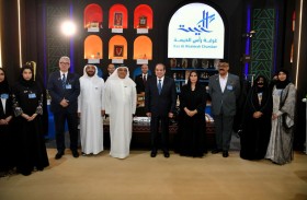 تظاهرة تراثية لفرق شعبية بالجناح الإماراتي تحاكي الماضي العريق 