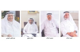 رجال الأعمال يتحدثون في عيد الاتحاد