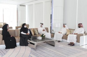 حاكم أم القيوين يطلع على الخطط الحالية والمستقبلية لوزارة الاقتصاد