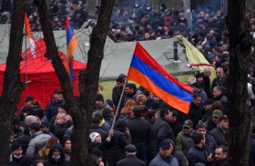 انتخابات تشريعية مبكرة لإنهاء الأزمة في أرمينيا 