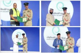 عبدالله المري يكرم أعضاء لجنة تأمين الفعاليات في دبي 