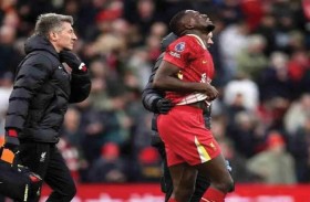 فان دايك يتسبب بإصابة مؤلمة لزميله في ليفربول