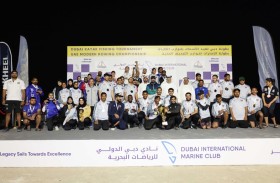 «فريق نادي الحمرية» يحصد كأس التفوق لسباق دبي للتجديف الحديث
