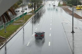 شرطة أبوظبي تدعو السائقين للقيادة بحذر  أثناء الأمطار  والتقلبات الجوية