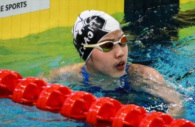 المشاعر تغمر اليافعة يو في احتفالها بميداليتها التاريخية 