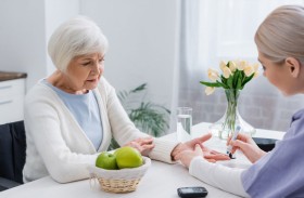 كبار السن والتسمم المنزلي.. كيف تحميهم من المخاطر؟