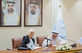 سلطان القاسمي يوقع اتفاقية تعاون بين جامعتي خورفكان وإكستر البريطانية