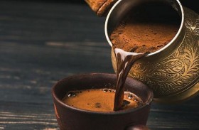 أوقف الترام لشرب قهوة