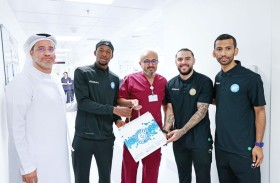 لاعبو دبا الرياضي يرسمون البسمة على وجوه المرضى في زيارة إنسانية لمستشفى دبا