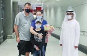 بجهود الإمارات .. أسرة أسترالية يلتئم شملها بعد شهرين من الفراق