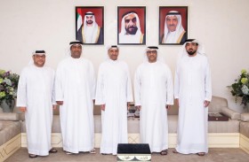 حاكم الفجيرة يستقبل فريق الأرشيف والمكتبة الوطنية ويطلع على مشاريعه وأهدافه 