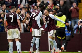 هل يفسد أستون فيلا احتفالية آرسنال وسيتي في سباق القمة؟