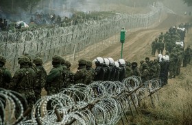 لاجئون يكابدون الصقيع والأهوال على حدود بولندا وبيلاروسيا