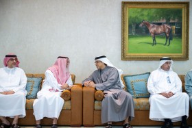 منصور بن زايد يقدم واجب العزاء في وفاة محمد بن عبيد آل مكتوم