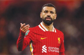 سلوت يحسم الجدل حول علاقته بصلاح 