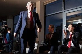 غارديان: بريطانيا تسير في الاتجاه الخطأ والحل في خطة براون