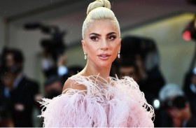 ليدي غاغا تنهار بالبكاء بسبب الأمطار الخطيرة 