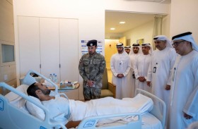 رئيس فريق إدارة الطوارئ والأزمات بأبوظبي يطمئن على المصابين جراء الاعتداءات الإيرانية الغاشمة