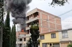 سقوط طائرة صغيرة على منطقة سكنية 