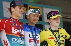 «الإمارات للدراجات» يتصدر التصنيف العام ويحتفظ بلقب طواف رينيوي