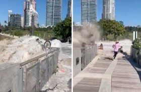 فيديو لموجات سريعة تباغت أميركيين في ميامي 