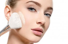 بودرة التصحيح.. حل سحري لبشرة متجانسة