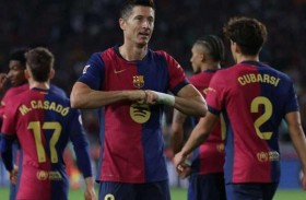 ليفاندوفسكي يقود برشلونة للاحتفاظ بالعلامة الكاملة 