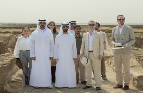 ماجد بن سعود المعلا يصطحب اللورد باركنسون بجولة في جزيرة السينية