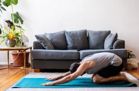 3 تمارين منزلية بسيطة تخفف آلام الظهر وتقوّي العمود الفقري